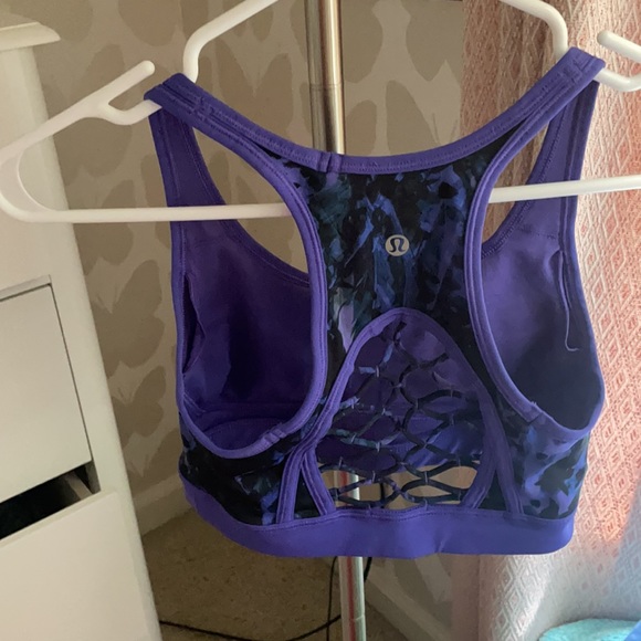Lulu lemon sports bra (never worn) - Picture 2 of 2